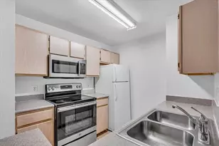 7405 Vista Way, Lakewood Ranch, FL 34202 - Photo 9