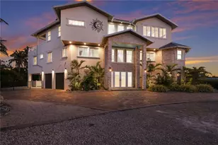 313 Hammock Cir, Anna Maria, FL 34216 - Photo 3