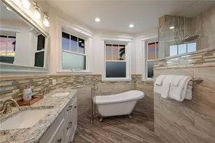 313 Hammock Cir, Anna Maria, FL 34216 - Photo 15