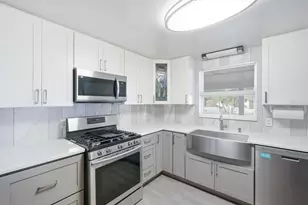 6035 Hopkins Dr N, Bradenton, FL 34207 - Photo 11