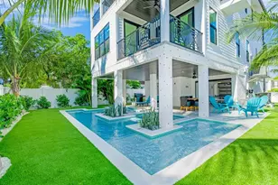 2200 Avenue B, Bradenton Beach, FL 34217 - Photo 5