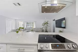 4105 Honolulu Dr, Sarasota, FL 34241 - Photo 9