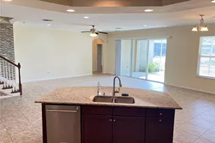 5753 Hydrangea Cir, Sarasota, FL 34238 - Photo 11