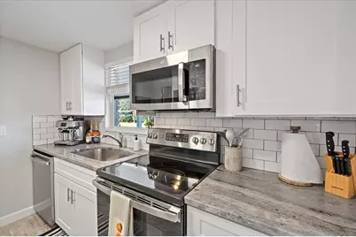 2438 Wisteria Street, Sarasota, FL 34239 - Photo 5