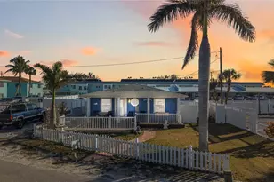 111 9th St N, Bradenton Beach, FL 34217 - Photo 23