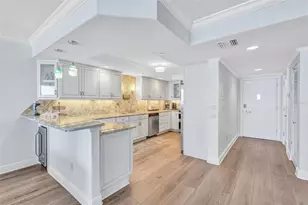 1212 Benjamin Franklin Dr, Sarasota, FL 34236 - Photo 9