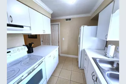 2720 Hidden Lake Boulevard #B, Sarasota, FL 34237 - Photo 9