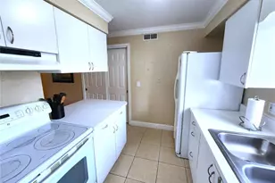 2720 Hidden Lake Blvd, Sarasota, FL 34237 - Photo 9