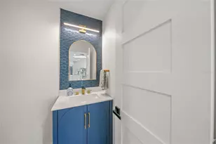 8560 Heron Lagoon Cir, Sarasota, FL 34242 - Photo 25