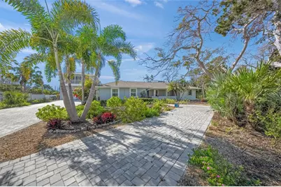 8560 Heron Lagoon Circle, Sarasota, FL 34242 - Photo 5