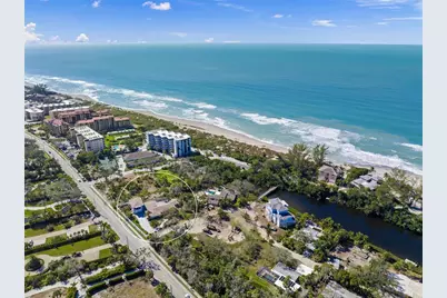 8560 Heron Lagoon Circle, Sarasota, FL 34242 - Photo 3