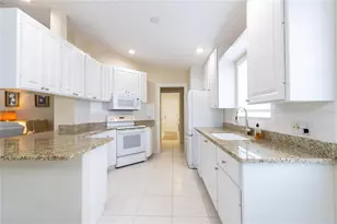 8876 Estepona Ct, Sarasota, FL 34238 - Photo 9