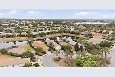 7123 Westhill Court, Lakewood Ranch, FL 34202 - Photo 3