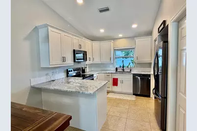 917 Winter Garden Drive, Sarasota, FL 34243 - Photo 15