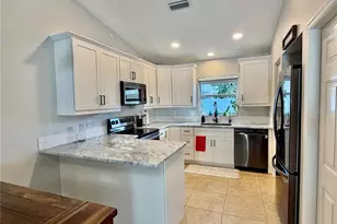 917 Winter Garden Dr, Sarasota, FL 34243 - Photo 15