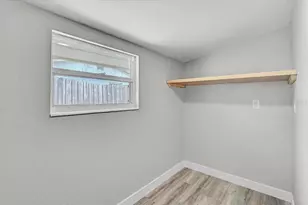 3133 Lake Ridge Dr, Sarasota, FL 34237 - Photo 15