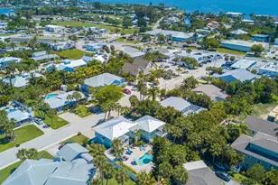 305 57th St, Holmes Beach, FL 34217 - Photo 61