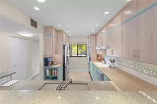 1515 Pelican Point Dr, Sarasota, FL 34231 - Photo 5