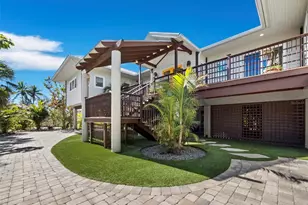 677 Lands End Dr, Longboat Key, FL 34228 - Photo 7