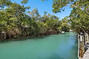 677 Lands End Dr, Longboat Key, FL 34228 - Photo 49