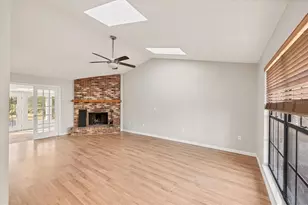 2942 Woodpine Cir, Sarasota, FL 34231 - Photo 5