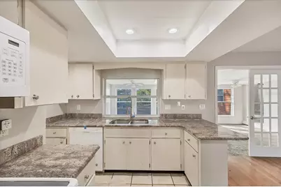 2942 Woodpine Circle, Sarasota, FL 34231 - Photo 11