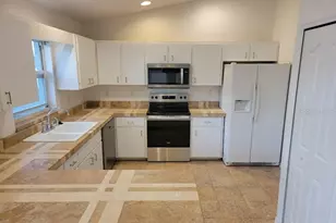 2725 Feiffer Cir, Sarasota, FL 34235 - Photo 7