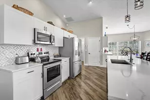 4427 Highland Oaks Cir, Sarasota, FL 34235 - Photo 7