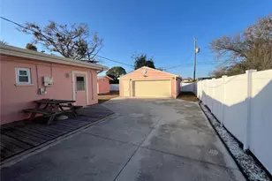 733 Laurel Ave, Venice, FL 34285 - Photo 3