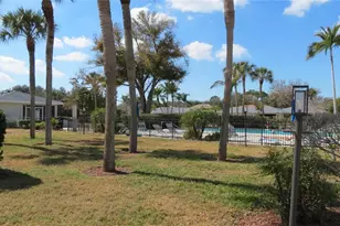 7193 W Country Club Dr N, Sarasota, FL 34243 - Photo 21