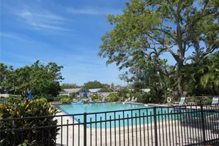 7193 W Country Club Dr N, Sarasota, FL 34243 - Photo 23