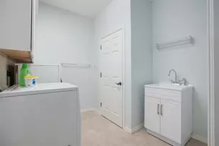 1410 Maseno Dr, Venice, FL 34292 - Photo 23