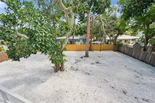 2655 Bay St, Sarasota, FL 34237 - Photo 27
