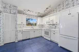 5744 Antibes St, Sarasota, FL 34233 - Photo 11