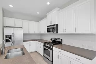 4654 Woodbrook Dr, Sarasota, FL 34243 - Photo 9