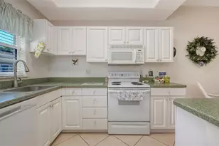 4205 Castlebridge Ln, Sarasota, FL 34238 - Photo 15