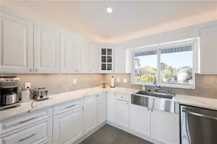 3908 Bayside Dr, Bradenton, FL 34210 - Photo 15