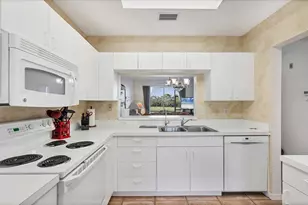 9610 Club S Cir, Sarasota, FL 34238 - Photo 9