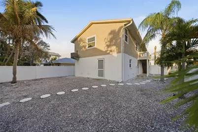 2112 Avenue B, Bradenton Beach, FL 34217 - Photo 3