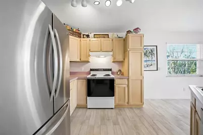 2112 Avenue B, Bradenton Beach, FL 34217 - Photo 17