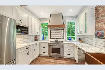 547 N Shore Drive, Sarasota, FL 34234 - Photo 15