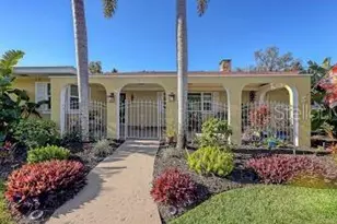 844 Magellan Dr, Sarasota, FL 34243 - Photo 3