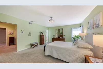 844 Magellan Drive, Sarasota, FL 34243 - Photo 9