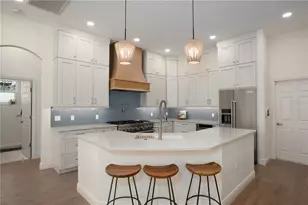 4586 Del Sol Blvd S, Sarasota, FL 34243 - Photo 9