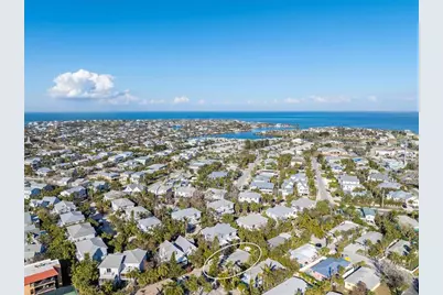 5807 De Palmas Avenue, Holmes Beach, FL 34217 - Photo 33