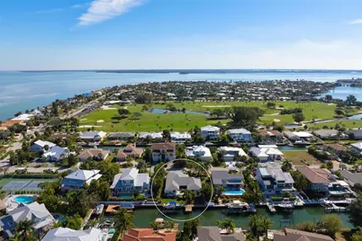 607 North Point Drive, Holmes Beach, FL 34217 - Photo 5