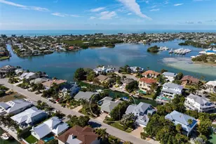 607 North Point Dr, Holmes Beach, FL 34217 - Photo 9