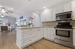 607 North Point Dr, Holmes Beach, FL 34217 - Photo 21