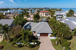 607 North Point Dr, Holmes Beach, FL 34217 - Photo 65
