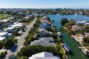 607 North Point Dr, Holmes Beach, FL 34217 - Photo 69